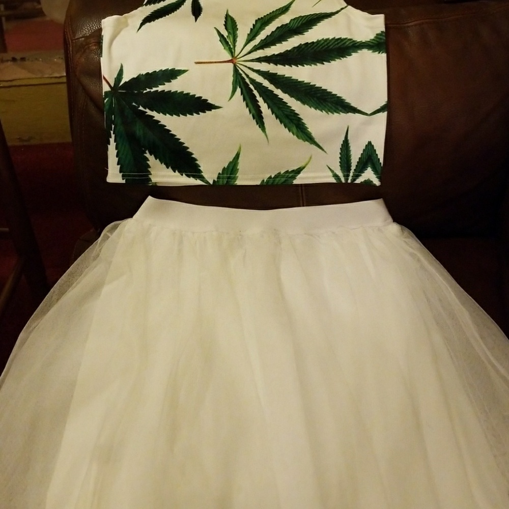 Female 2 piece skirt set